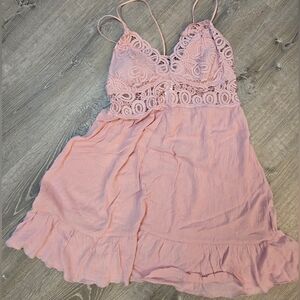 Chic Pink Lace Dress